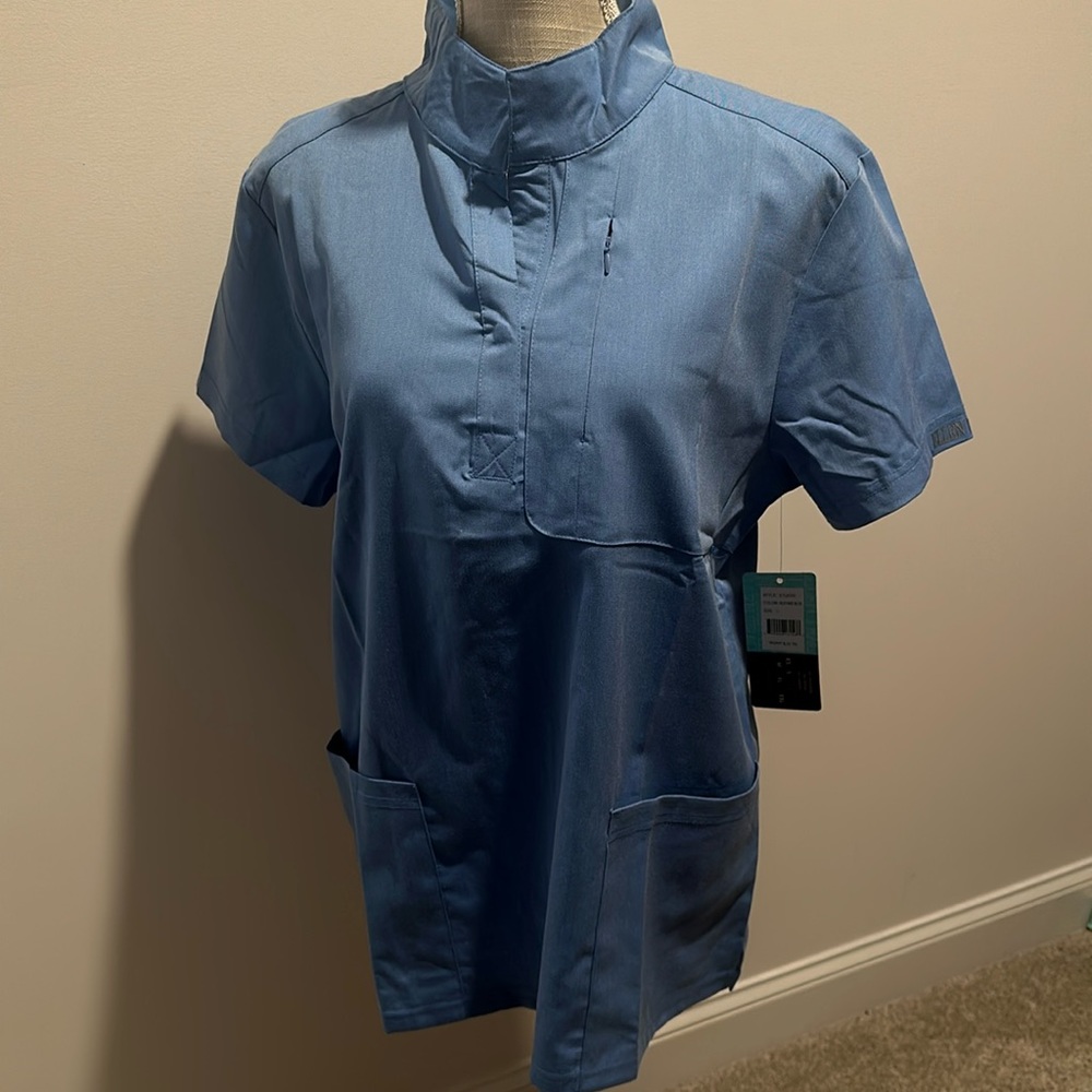 NEVERWORN woman’s scrub top